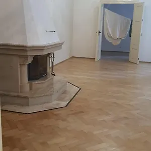 Pensión Private In Shared Luxurious Palace Like With 2 Bathrooms Including Whirlpool And Virtual Reality, Praga